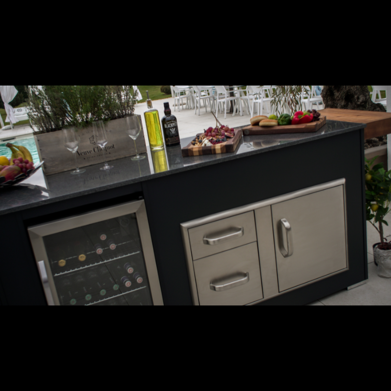 Grillandia Cooler & Gas Unit Anthracite with Klarstein Beersafe XXL Showcase Drink Cooler, Klarstein Domino Gas Hob, Granite Worktop & Cabinet Storage